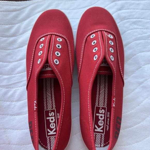 BRAND NEW - RARE Official Taylor Swift RED Keds Size 7 - Picture 2 of 5